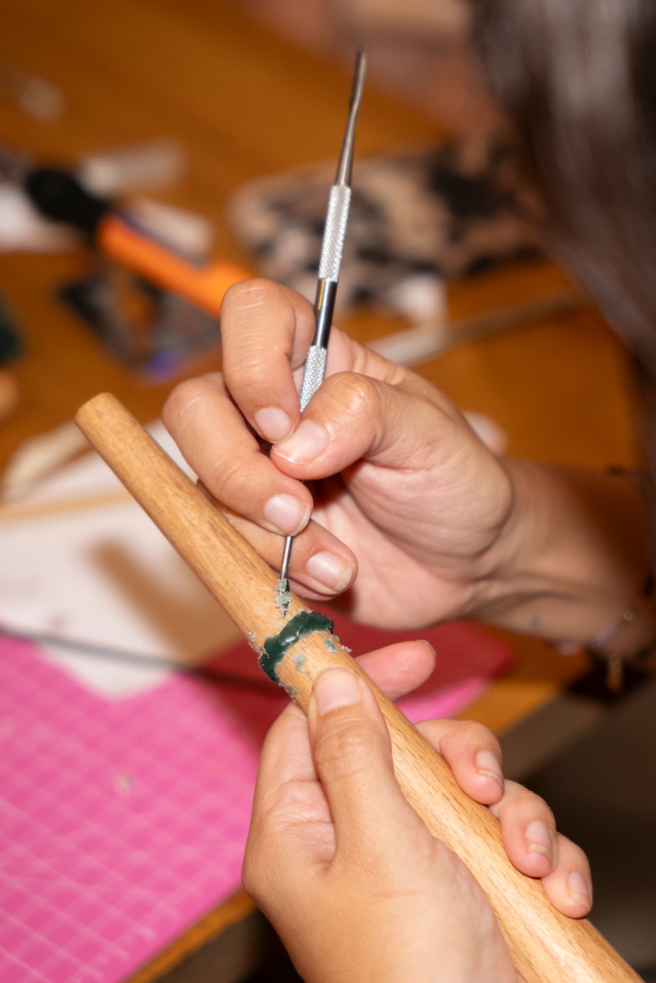 Taller de joieria a la cera perduda amb vi i tapes de tòfona